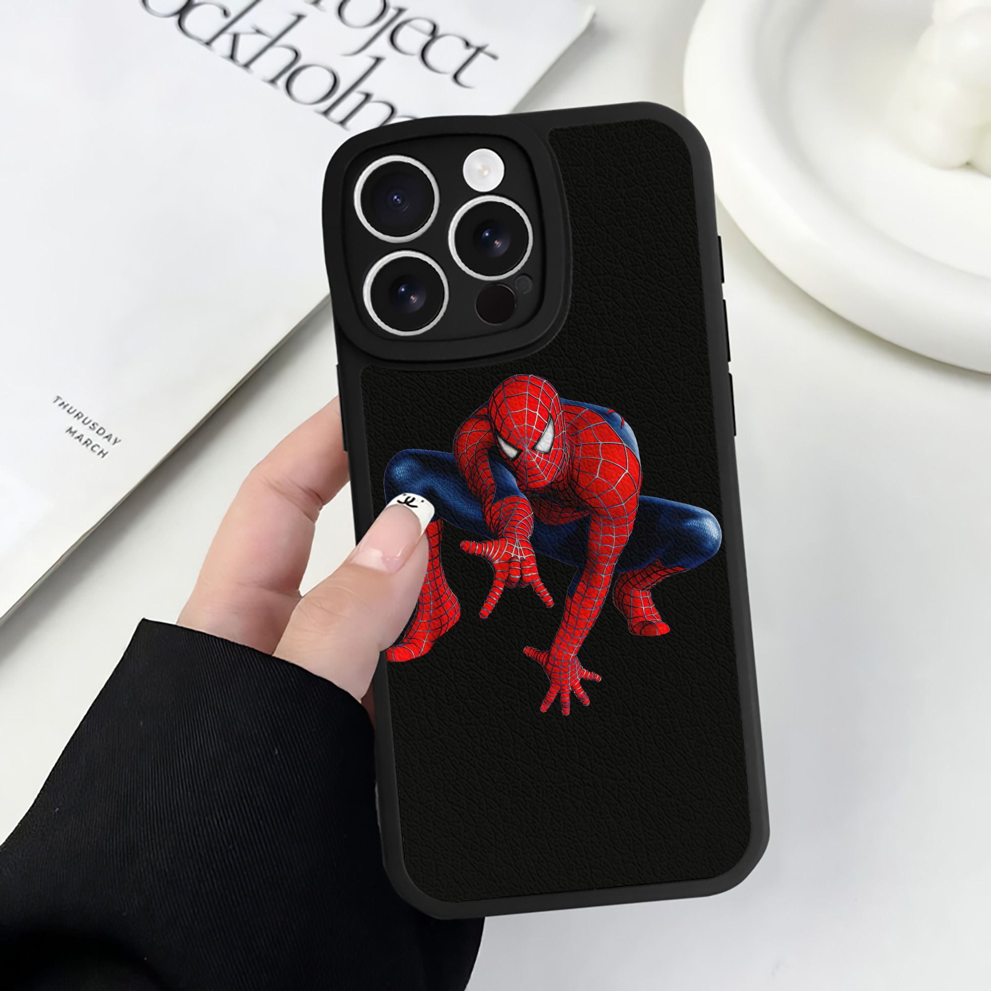 （画像用） Spider Man スパイダーマン 【iPhone 16シリーズ対応】シリコンスマホケース（レザー調） 材質：シリコン
